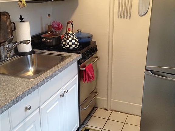 2nd image of 95 Christopher St APT 4H