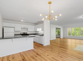 9018 Neill Lake Rd, Eden Prairie, MN 55347