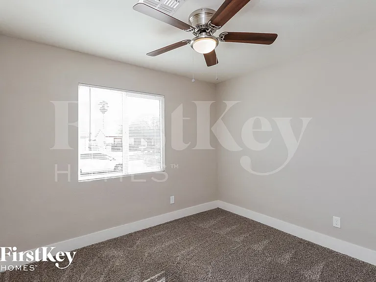 3412 E Claire Dr — Photo 11