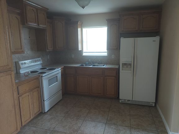 2nd image of 21363 Bougainvillea Dr