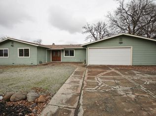 1394 Mistletoe Ln, Redding, CA 96002