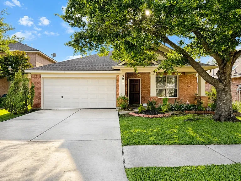 3011 Sunchase Ct — Photo 2