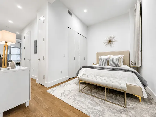 321 West 37th Street image 1 of 10