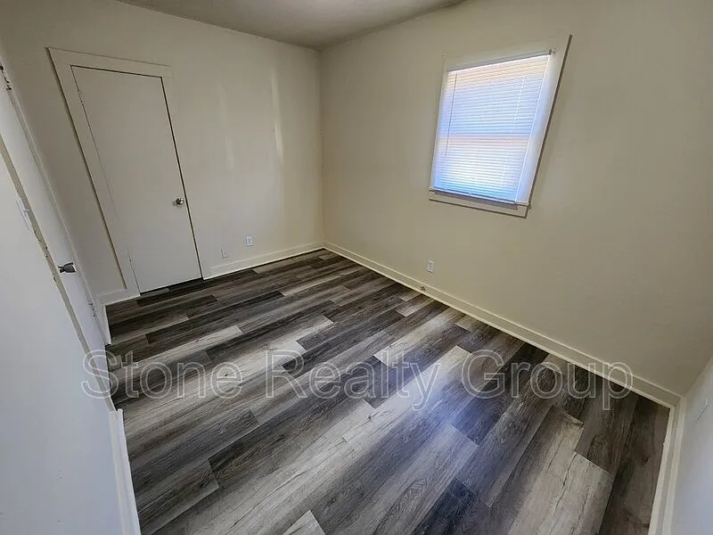 3 bed, 1.0 bath, $750 — Photo 4