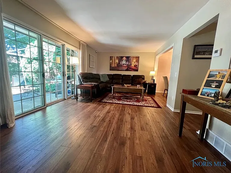 1190 Bernath Pkwy — Photo 11