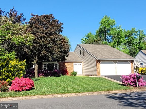 3rd image of 235 E Juniper Ave
