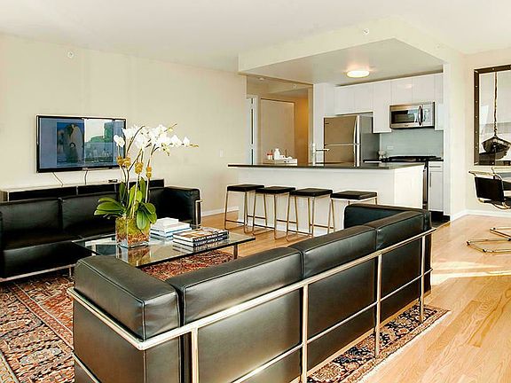 4th image of 4615 Center Blvd APT 902
