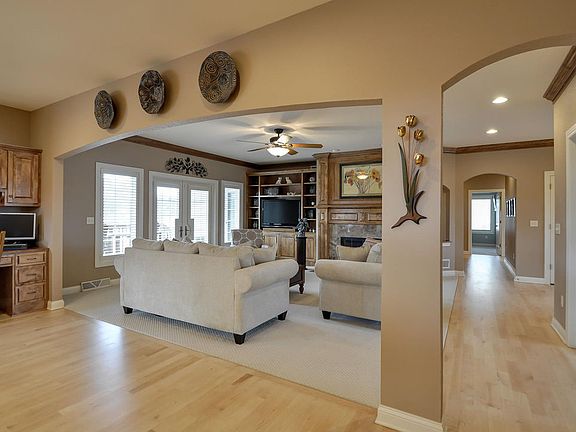 2nd image of 10385 S Willow Creek Dr
