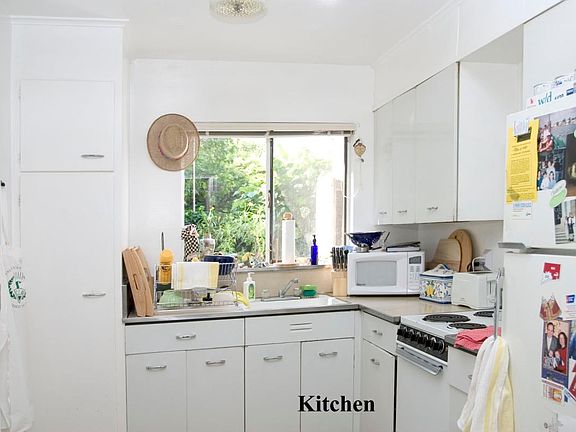 5th image of 316 Waverley St APT 3