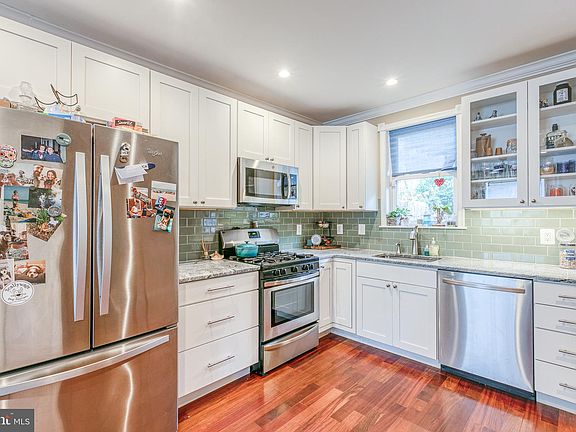 5th image of 1339 N Myrtlewood St