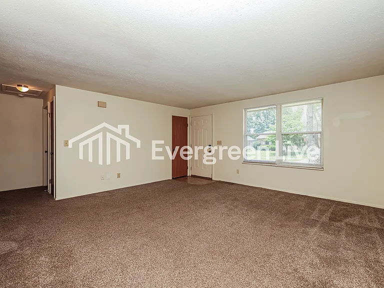 6240 Greenfield Way — Photo 5