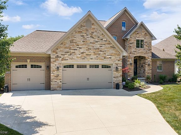 2nd image of 1136 Laurel Green Dr NE
