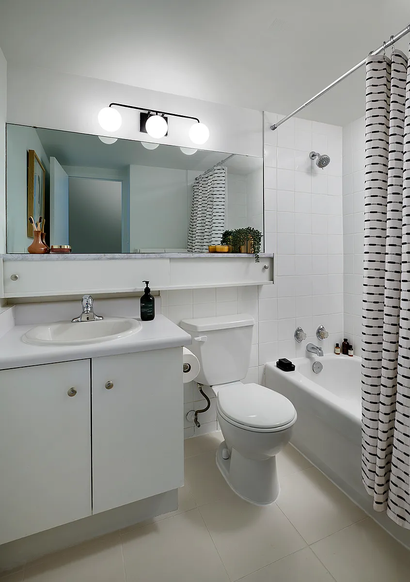 Building Photo - 321 Eglinton Ave E #1510