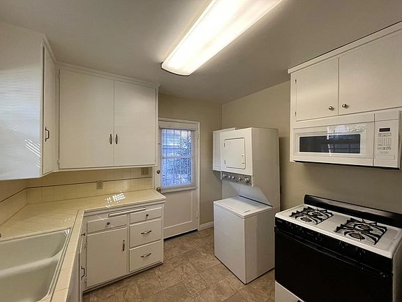 3rd image of 447 S Parish Pl #447