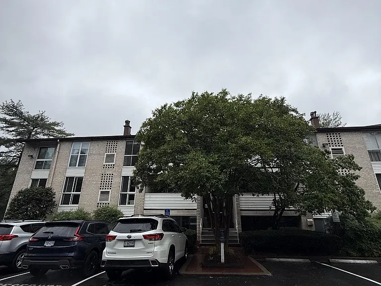 5608 Bloomfield Dr #201 — Photo 12