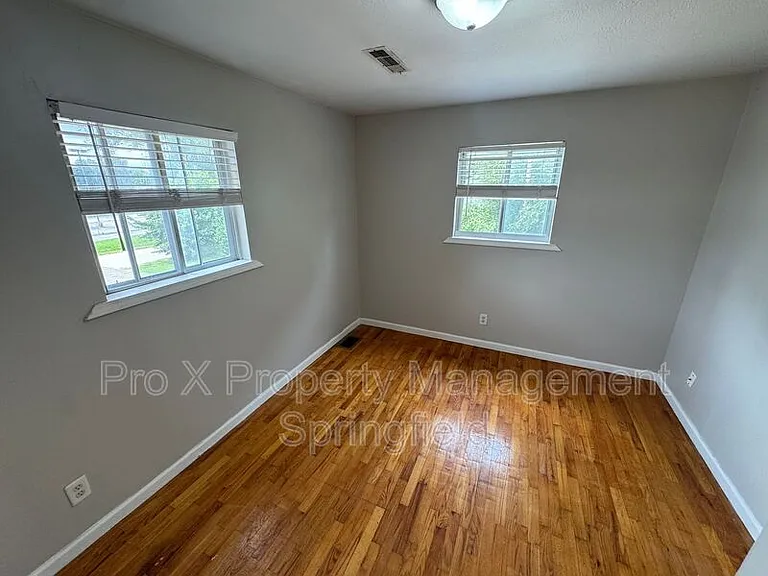 2929 E University St #5 — Photo 9