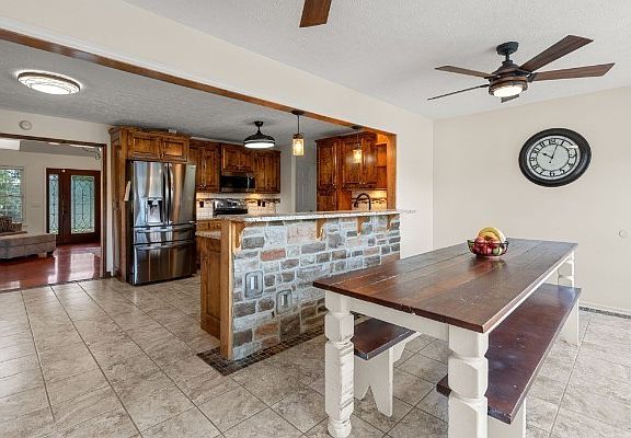 4th image of 6931 Cowan Rd
