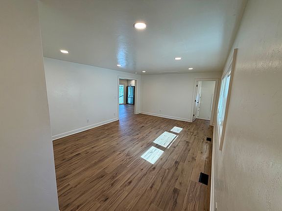 5th image of 329 Ronald Dr