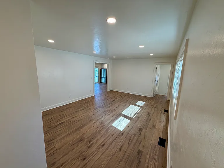 329 Ronald Dr — Photo 5