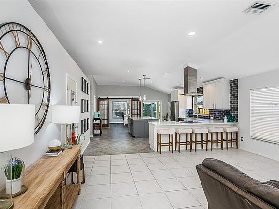 4th image of 13404 Roslyn Pl