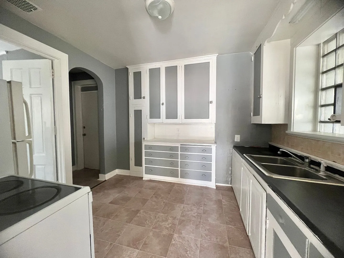 ET 444 5th Ave S — Photo 3