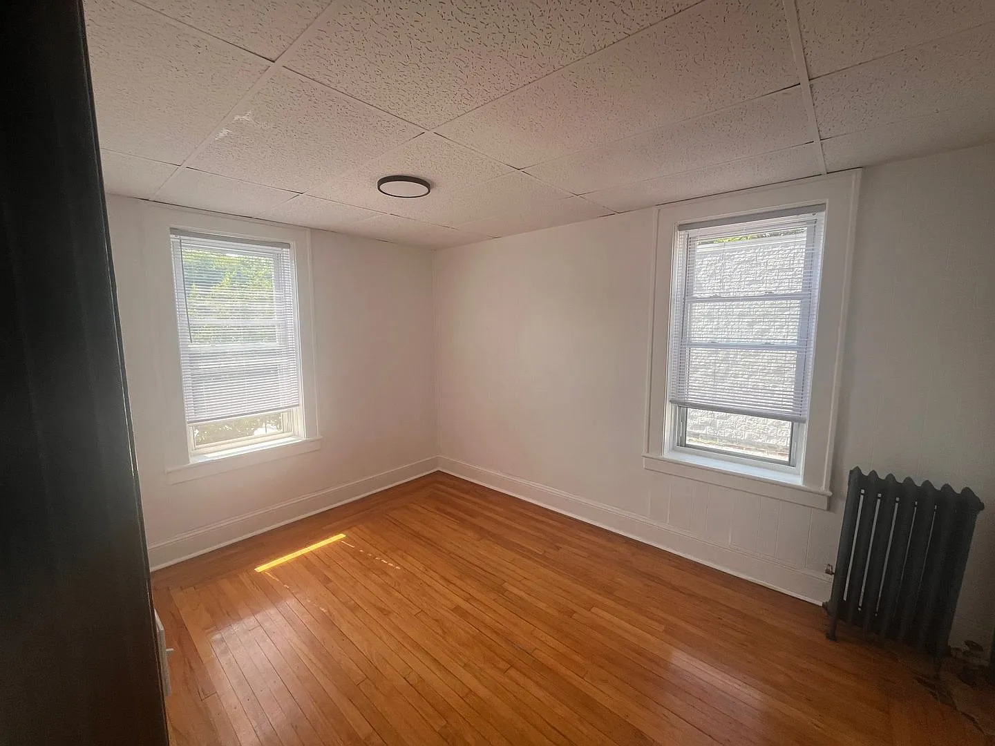 300 Elm Place — Photo 4