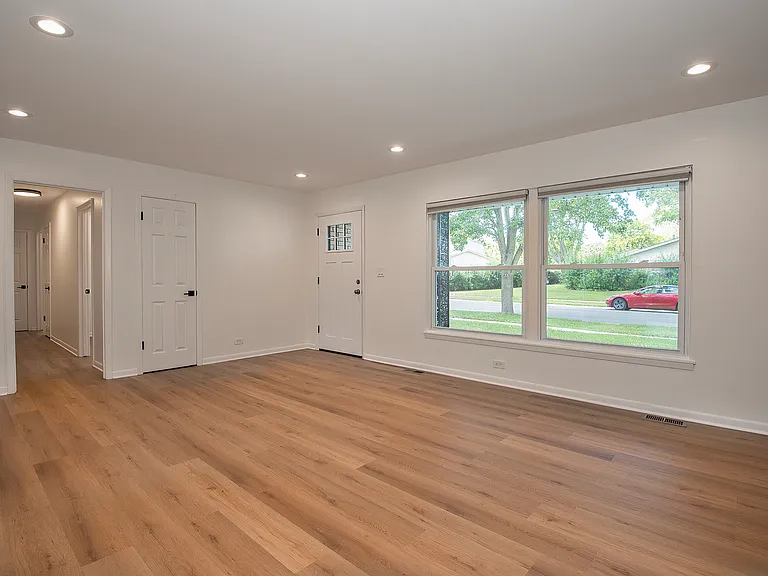 1021 Lonsdale Rd — Photo 3