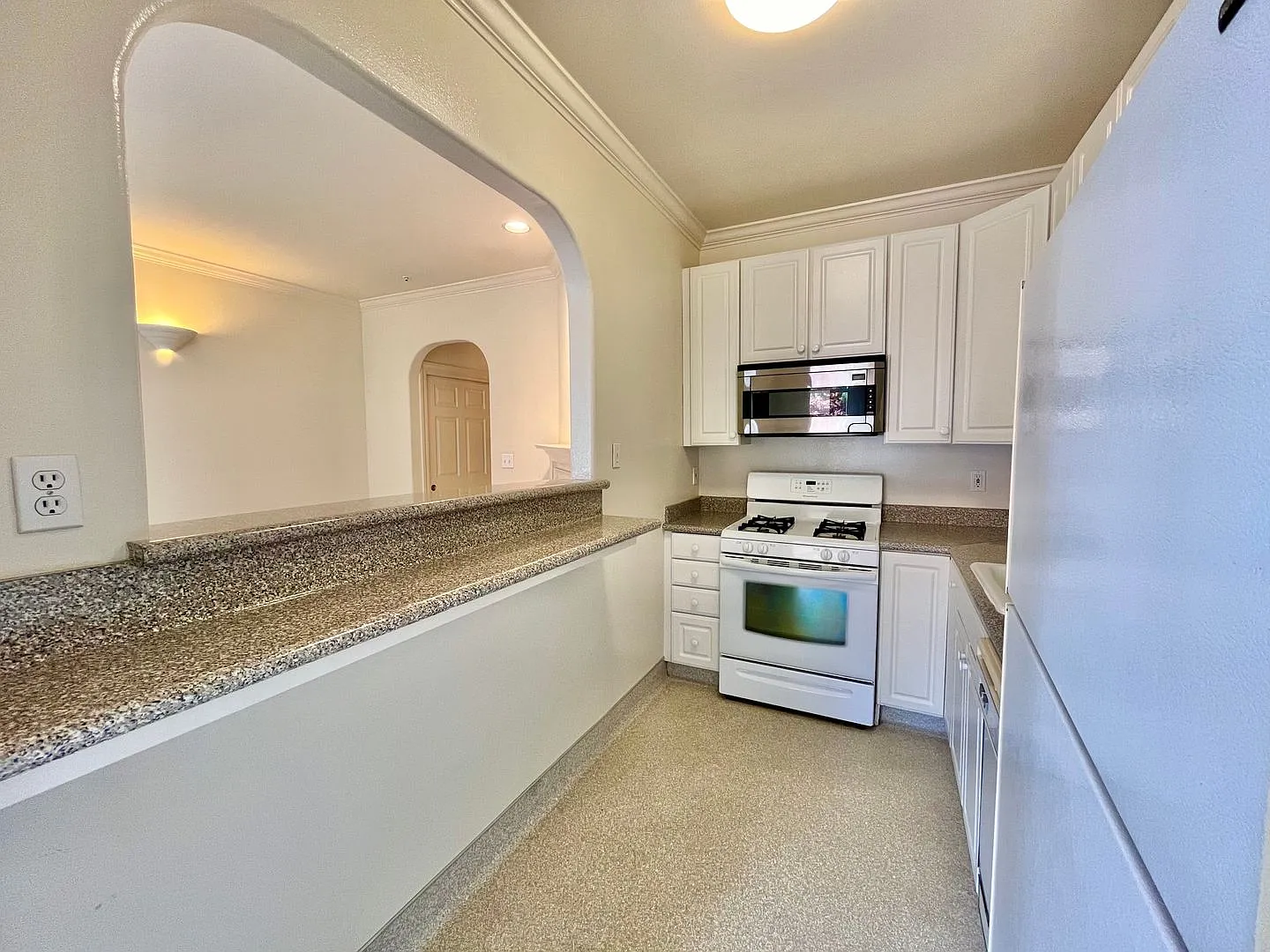 1 Bedroom In The Heart Of The Marina — Photo 4