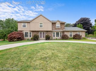1904 Chelsea Ct, Rochester Hills, MI 48306