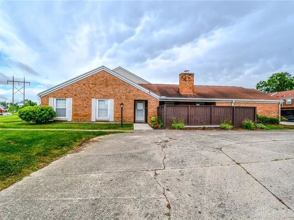 1411 Williamsburg Ct, Fairborn, OH 45324