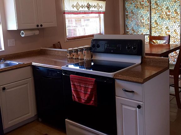 3rd image of 2823 Barnie Ln