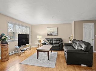 9 Avon Ln, Stamford, CT 06907