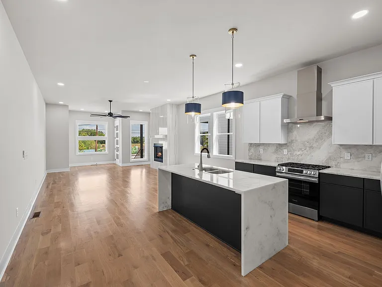 2525 W Heiman St #2525 — Photo 9