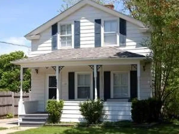 12 S 8th Ave, St Charles, IL 60174