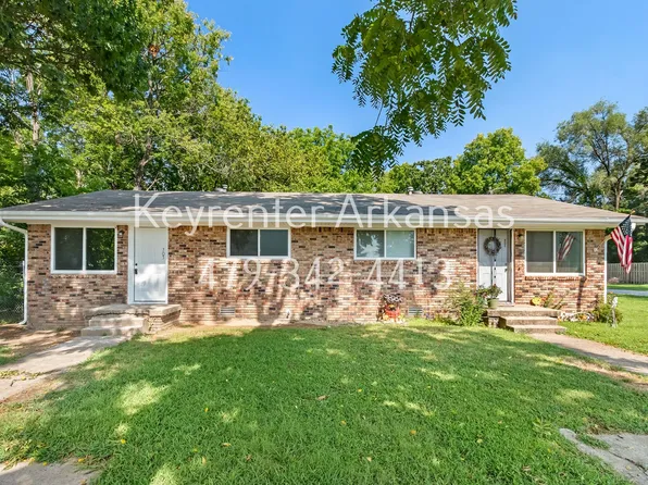 N College Duplex, 701-703 N College St, Siloam Springs, AR 72761