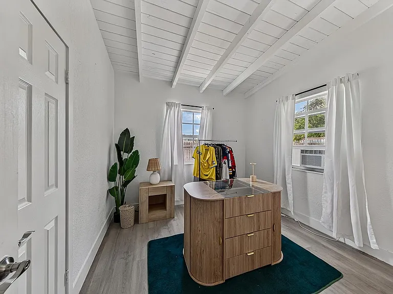 140 SE 9th Ave #140 — Photo 3