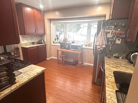5th image of 4403 Alta Vista Dr