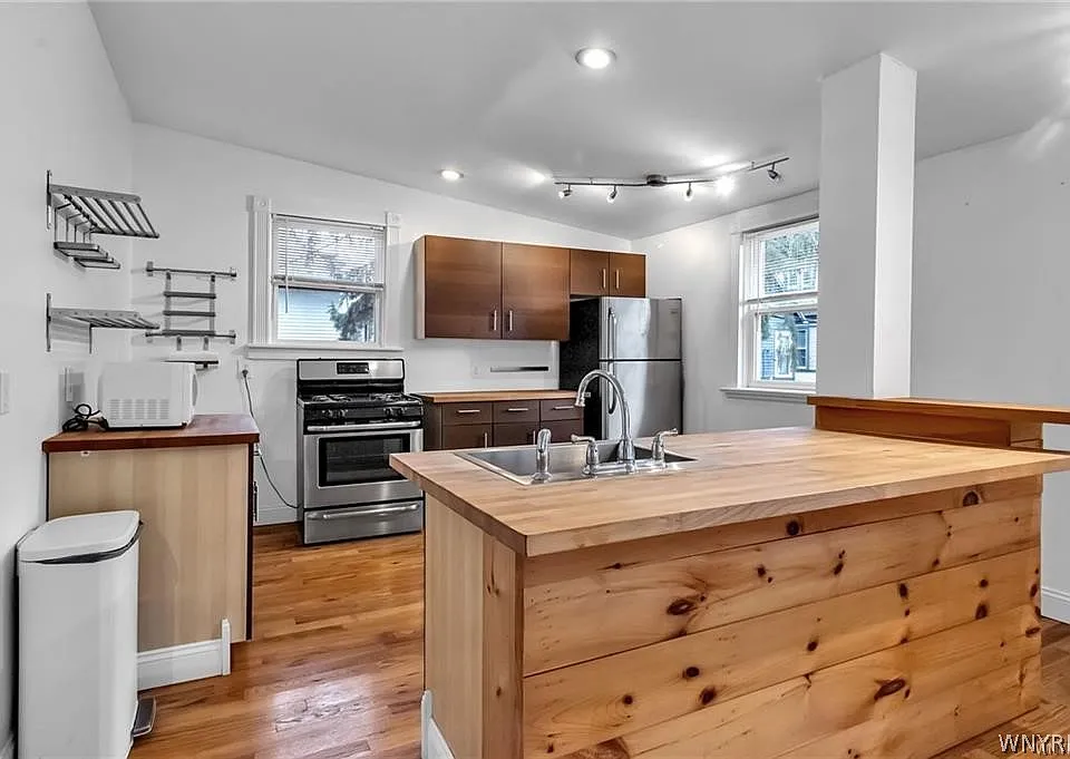 575 Auburn Ave