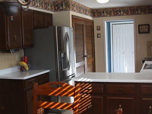 4th image of 2112 Meadowlake Dr