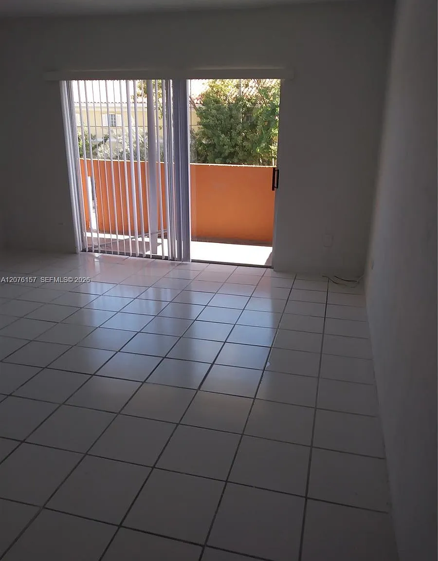 Villas At Cutler Bay Cond — Photo 2