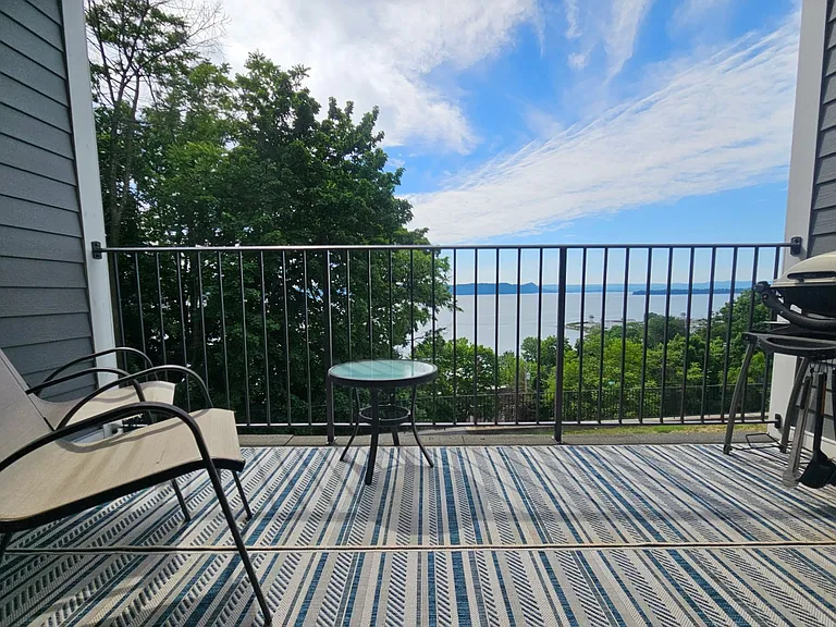 23 Hudson Point Ln #23 — Photo 1