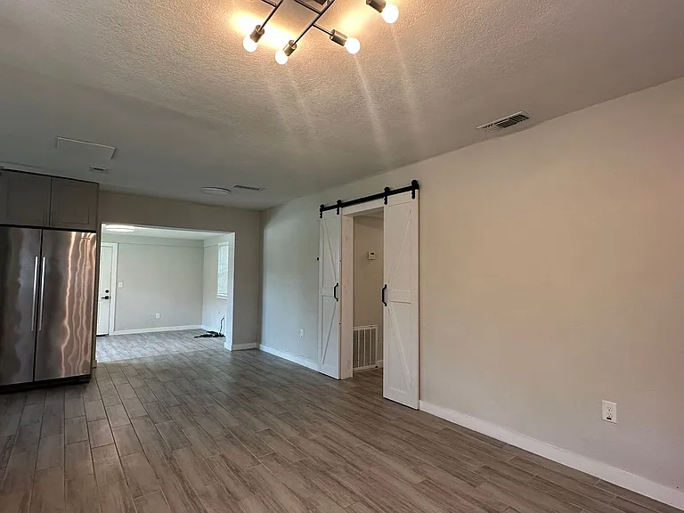 517 San Juan Blvd — Photo 2