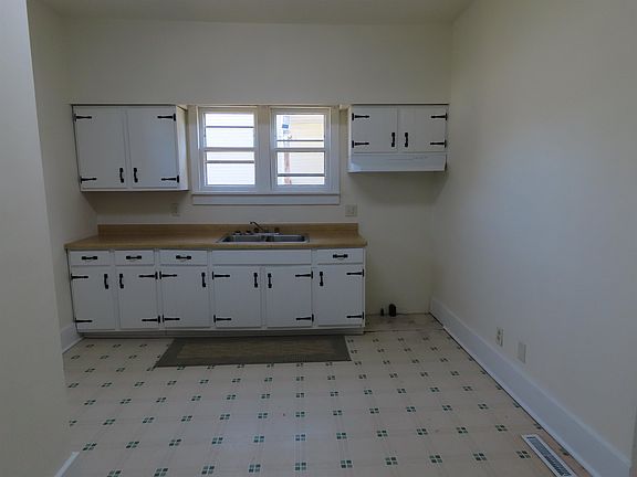 3rd image of 364 N 10th St