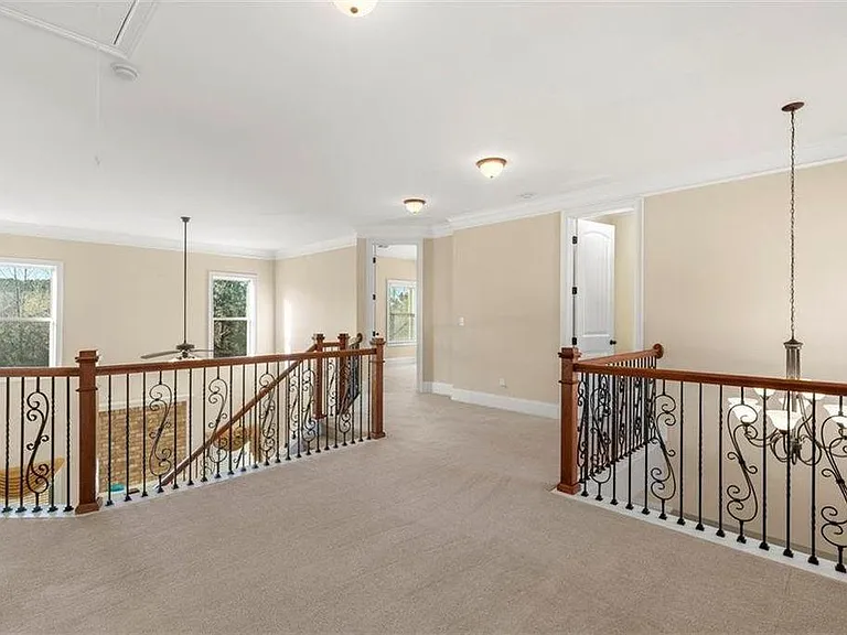 591 Heywood St — Photo 20