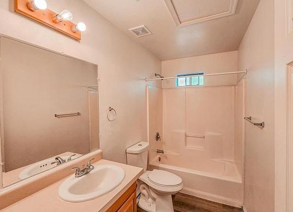 4th image of 33 W Lee St Unit 1