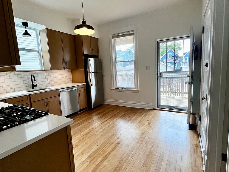 1652 N Avers Ave #1 — Photo 12