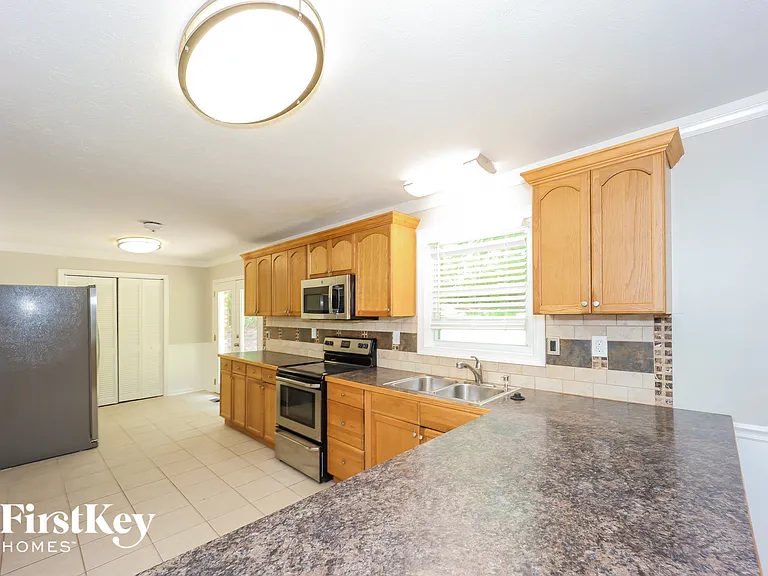 6196 Prince Ct — Photo 5
