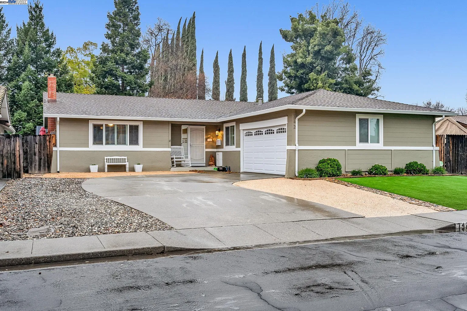742 Blueridge Ln photo 1