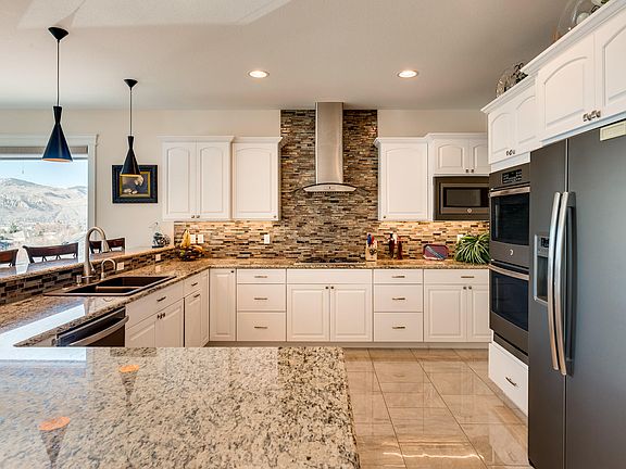 3rd image of 730 Vista View Pl