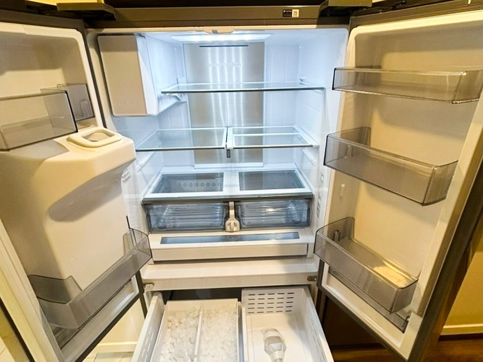 Fridge with ice and water dispenser